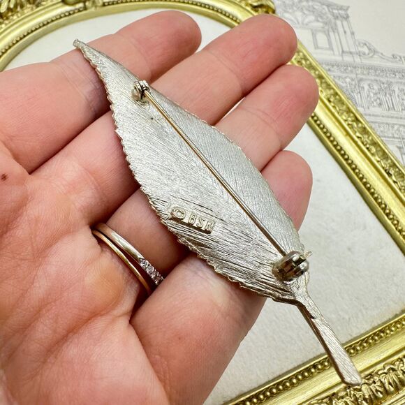 Vintage Gold Tone Leaf Brooch Pin Signed BSK - Picture 5 of 5